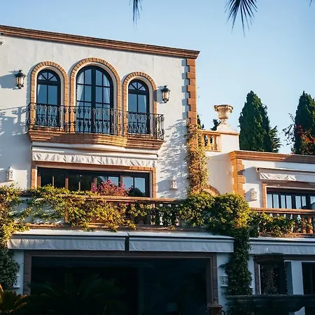 Casa Mil Flores